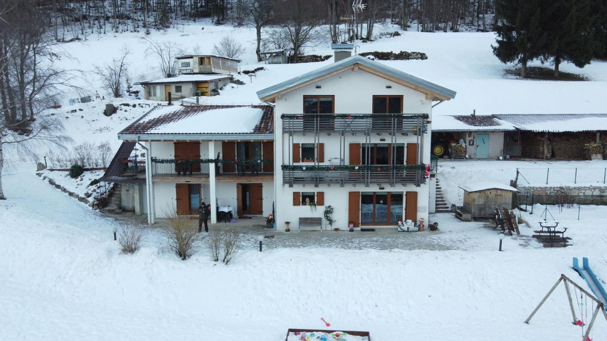 Hotel Garnì Fobbie Brentonico Esterno foto